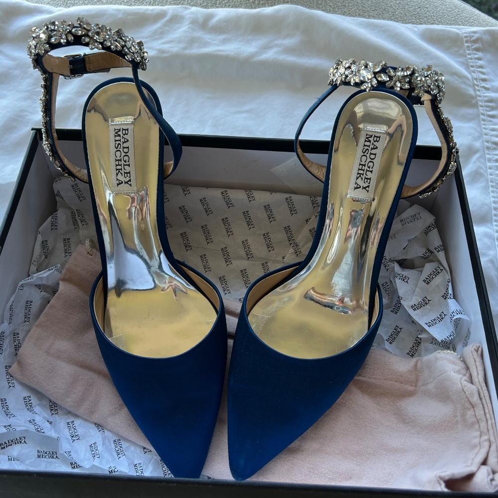 Badgley Mischka Blue Satin Esmeralda Embellished Kitten Heel Pump Size 9